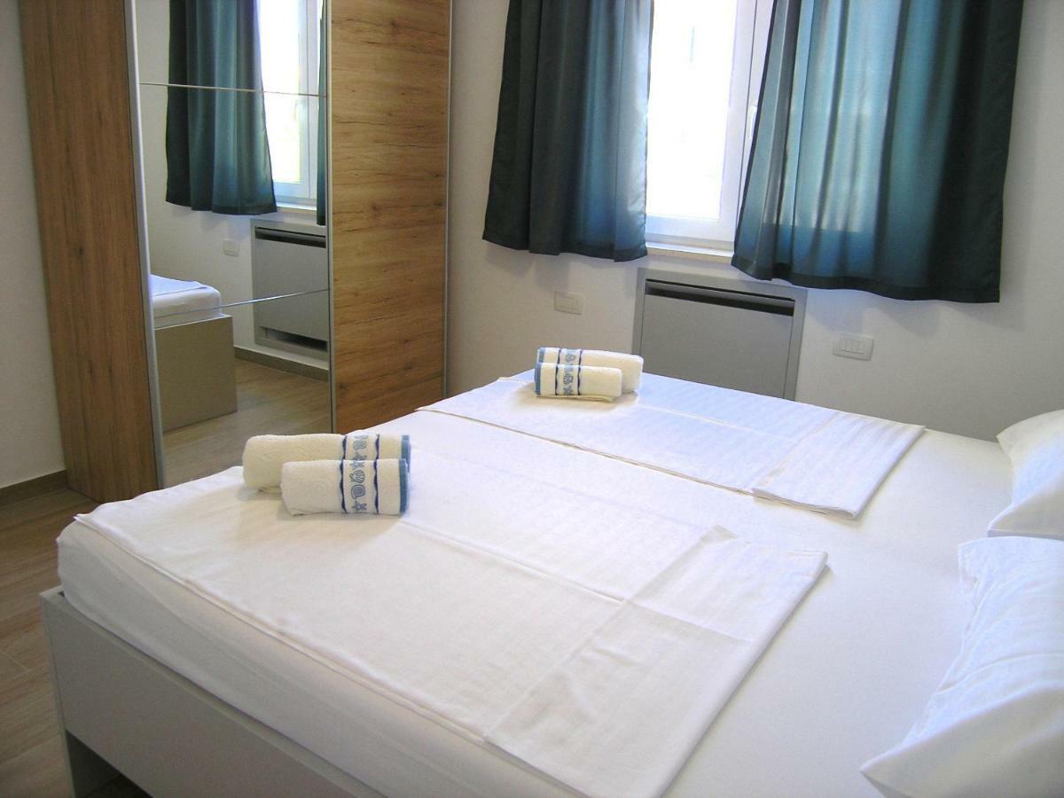 Apartmani Krajinovic Крк Экстерьер фото