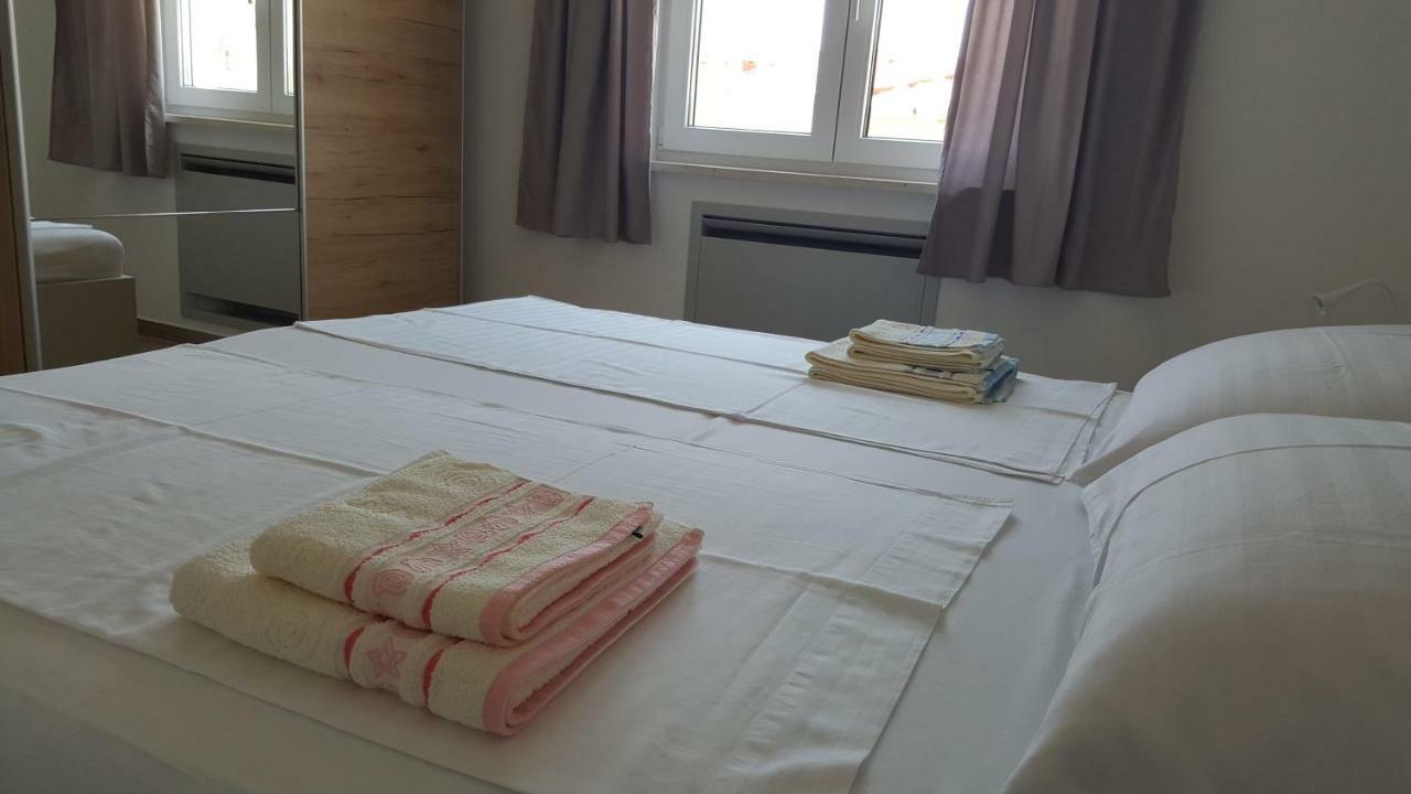 Apartmani Krajinovic Крк Экстерьер фото